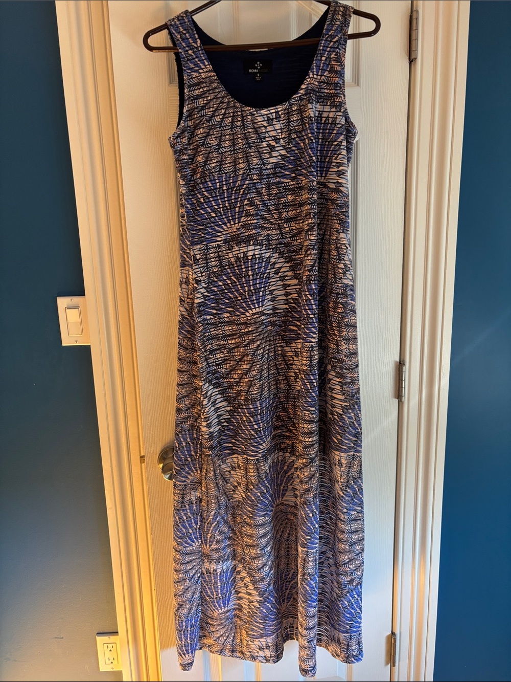 Ronni Nicole Blue and White Printed Sleeveless Maxi Dress